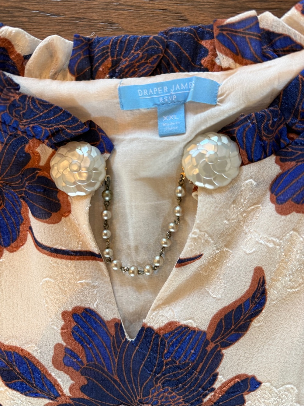 Vintage sweater / shirt guard with pearlized and beading detail - Picture 2 of 8
